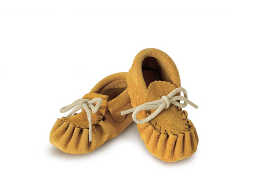 Baby suede moccasins with soft sole and lace up in color Indian tan